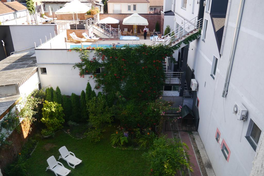 Guest House Villa Lord Novi Sad Exterior foto